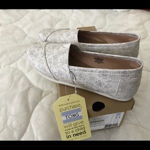Women’s Classic Tom’s size 7 1/2